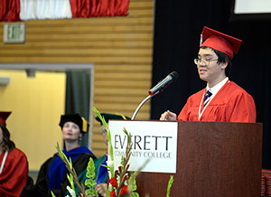 Yihua Tan speaks at EvCC's 2018 graduation.